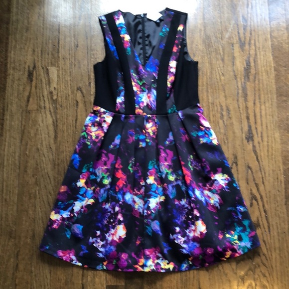 Ellen Tracy Dresses & Skirts - 3/$10 Colorblock Pleated Striped Firework Abstract V-Neck Cocktail Dress